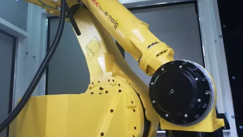 <h2>Robot in <strong>De-Coring chamber</strong></h2> 